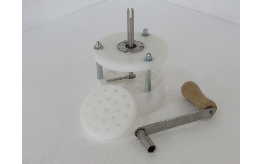 Pellets maker for dough guns